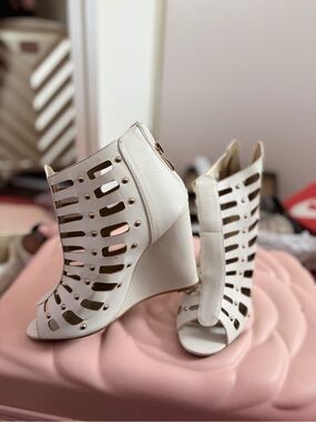 Women's White Cutout Wedge Sandals - Fashion Ankle Boots